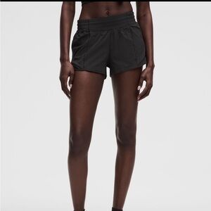 NWOT Lululemon Hotty Hot Shorts 4”.